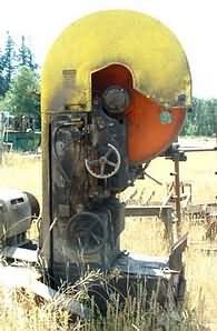 In good condition, this twin bandsaw has a slide bar setting